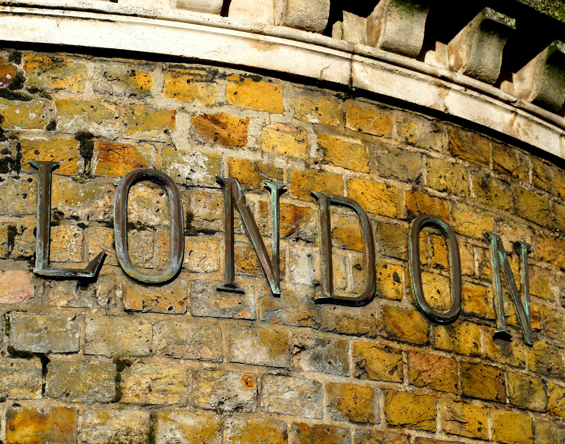 a brick building with the word london painted on it